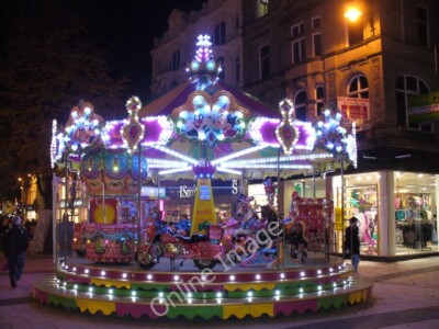 Foto 6x4 Karussell auf Queen Street Cardiff \/Caredydd Weihnachtsunterhaltung c2009
