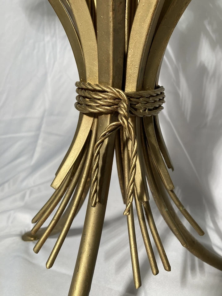 Mesa auxiliar vintage Mid Century dorada Hollywood Regency gavilla de trigo Foto 4 de 4