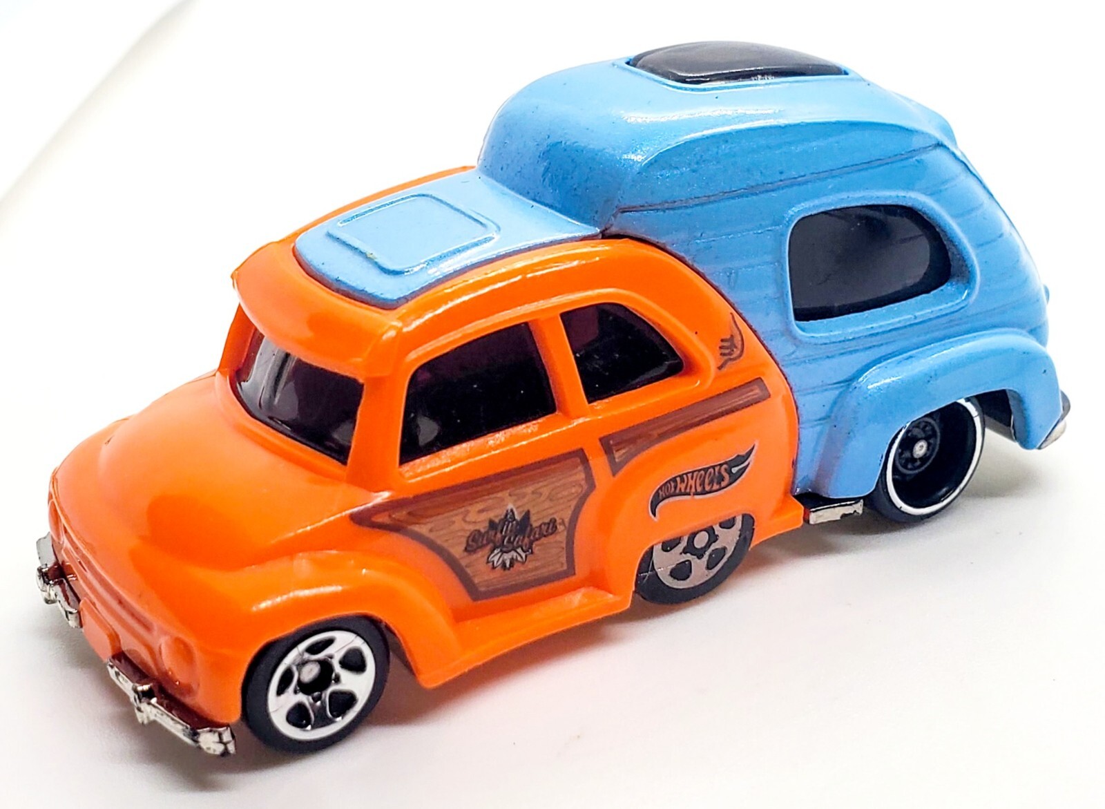 2021 HOT WHEELS RV THERE YET SURFIN' SAFARI ORANGE DIECAST 2 7/8" CAR & CAMPER