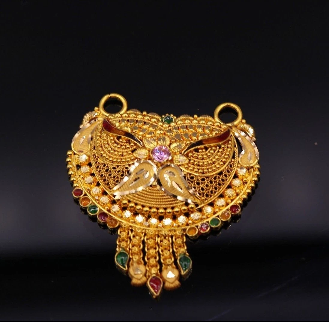 New gold store pendant design