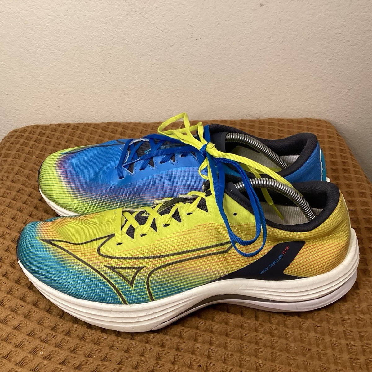 Mizuno Wave Rebellion Flash Mens Sz 11.5 Blue Yellow Running