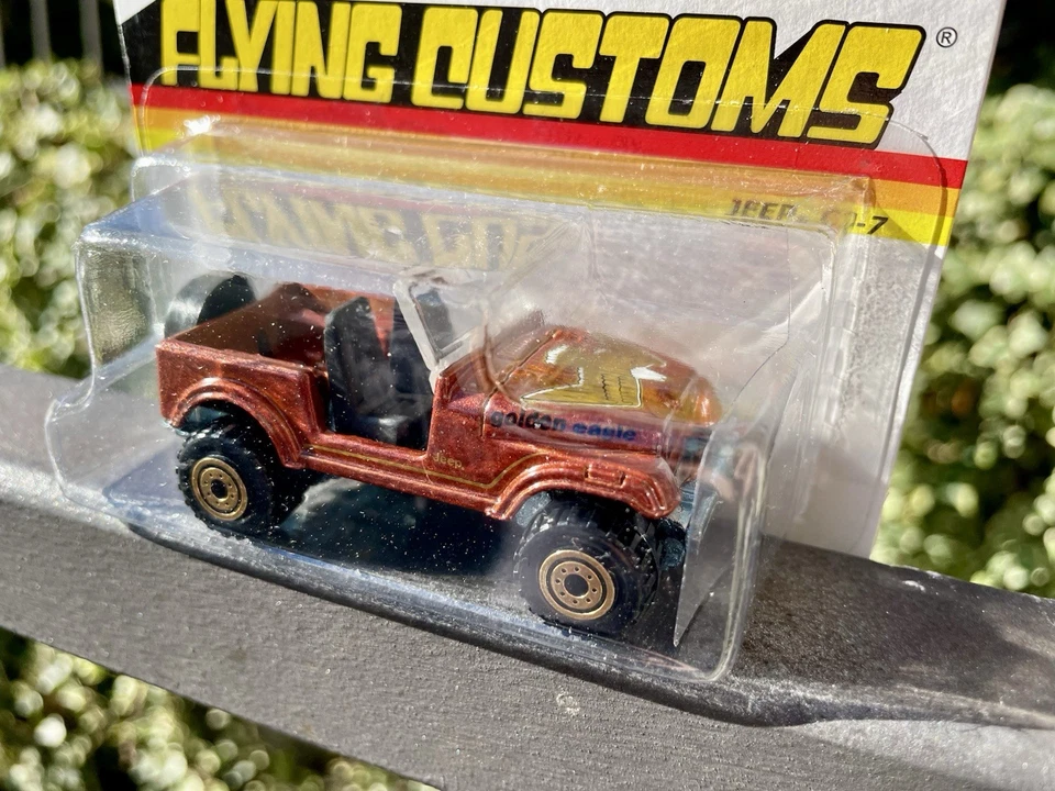 HOT WHEELS FLYING CUSTOMS 1:64 JEEP GOLDEN EAGLE senza ROLLBAR NEW - Immagine 3 di 4