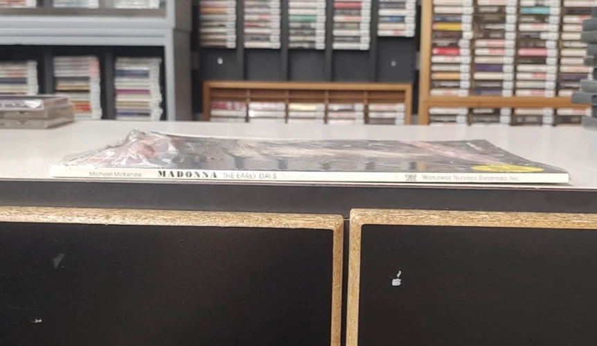 MADONNA SEALED THE EARLY DAYS MAGAZINE BOOK  1993 - Image 3 of 3