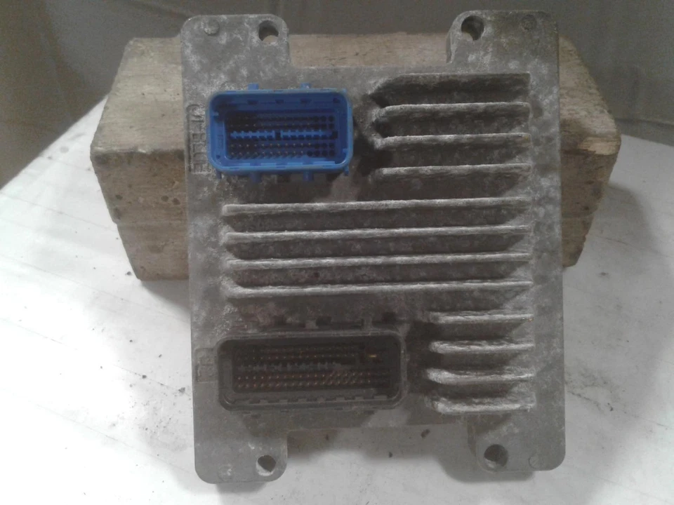 Módulo de control del motor usado (ECM) se adapta a: Chevrolet Cavalier 2004 control electrónico Foto 2 de 4