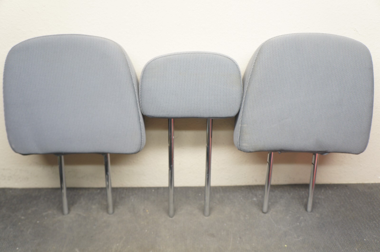 20112014 FORD F150 F150 OEM REAR BACK SEAT HEADRESTS HEAD REST GRAY