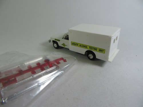 Trident 90235 Chevrolet mit Koffer South Carolina Highway 1:87 - Bild 3 von 3