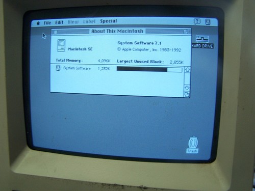 Macintosh SE Model M5011 with 120MB HD, 4MB RAM,800K Floppy, System 7.1 - Picture 5 of 8