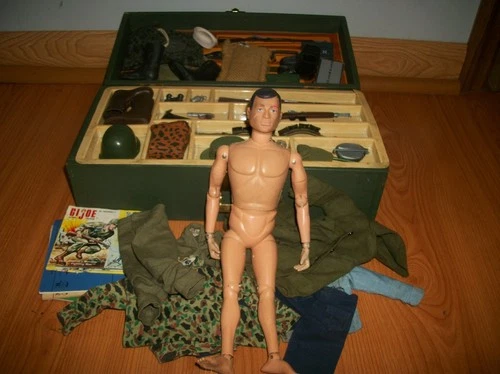 Hasbro 1964 GI Joe Action Soldier Figure, Footlocker and Accessories (LOOK)