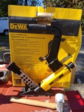 DeWalt 2 In 1 Pneumatic 15.5  16 Gauge Flooring Tool Stapler Model DWFP12569