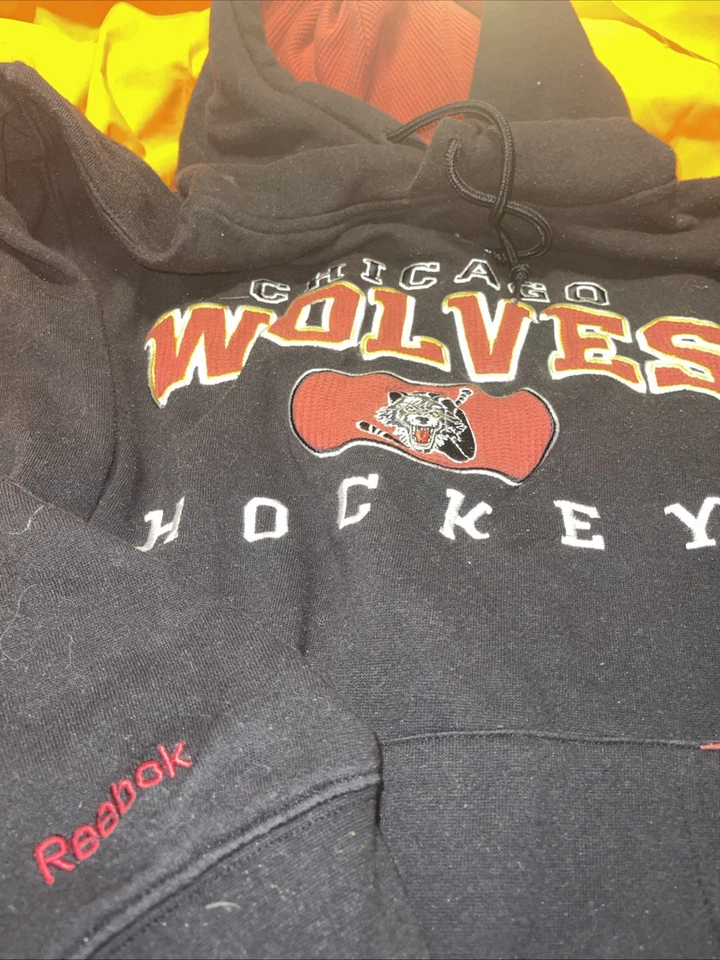 Chicago Wolves 曲棍球连帽衫 S 码黑色套衫长袖运动衫 — 第 2/4 张图片