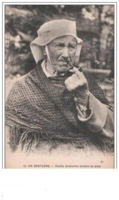 In Brittany Old Breton smoking his pipe. - 953