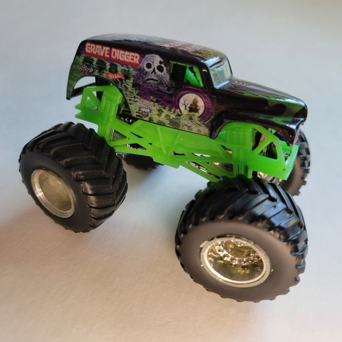 Mattel Hot Wheels Monster Jam Grave Digger 3.5