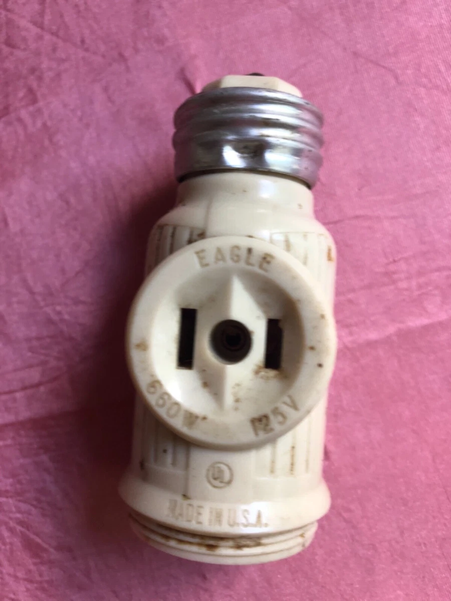 Outlet lamp store socket
