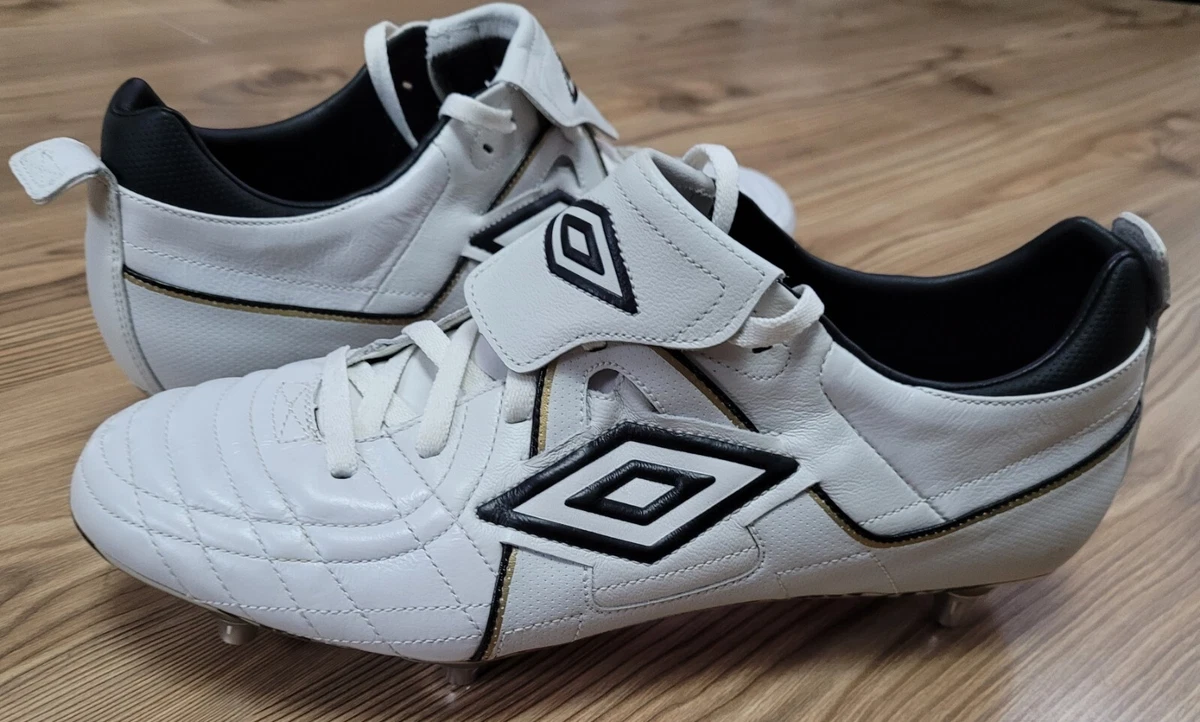 White umbro best sale football boots
