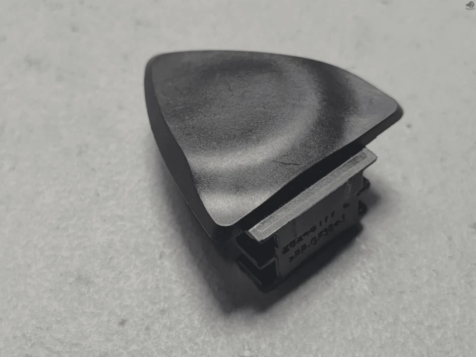 2024-2025 Chevrolet Trax ЗАДНЯЯ ЛЕВАЯ ВОДИТЕЛЬСКАЯ ДВЕРЬ ВНЕШНЯЯ РУЧКА ВСТАВКА OEM - Изображение 3 из 4