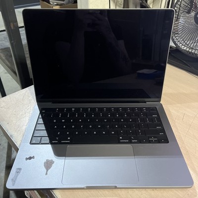APPLE MACBOOK PRO A2918 M3 8GB RAM 512SSD