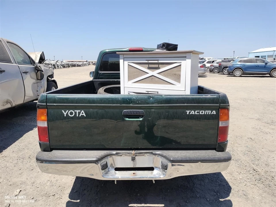 GRY LEFT FRONT DOOR TRIM PANEL 1999 TOYOTA TACOMA - Image 3 of 4