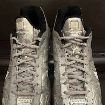Rare 2010 Nike Shox R4 FW LE Metallic / White / Black Size  display picture 3