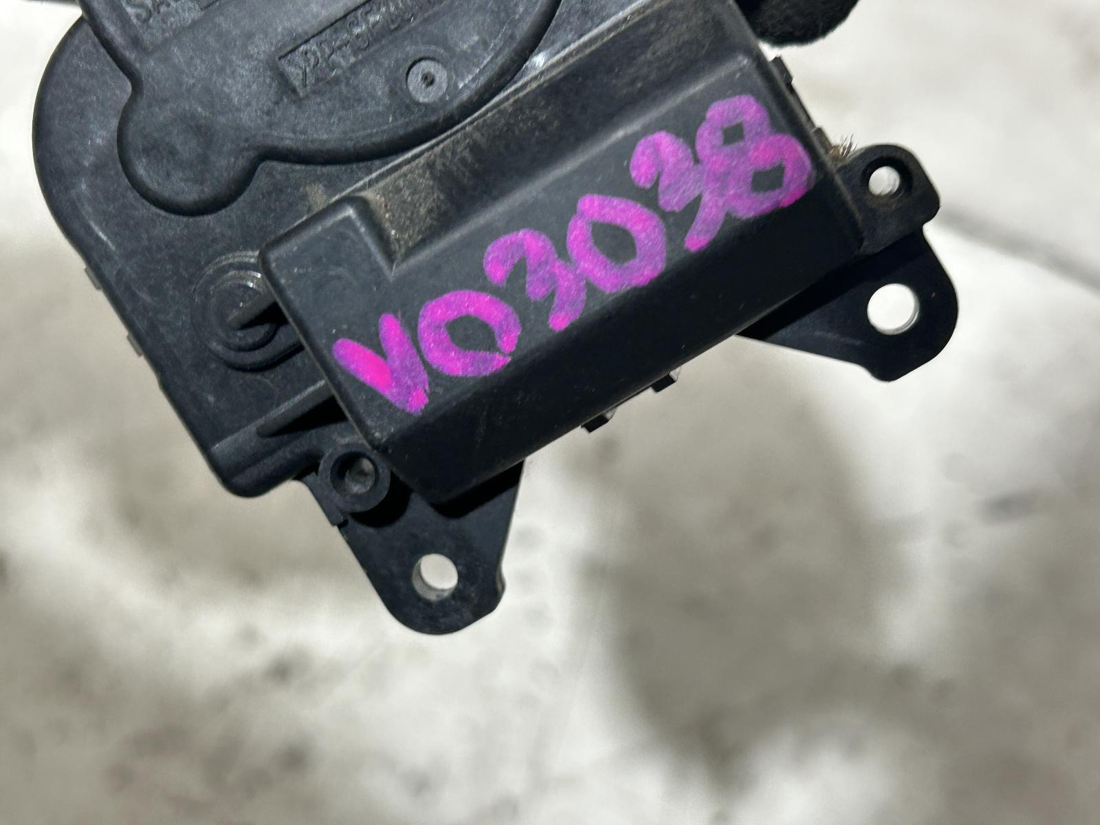 Toyota Prius Heater / A/C Unit Servo NHW20 10/2003-04/2009 - thumbnail 5