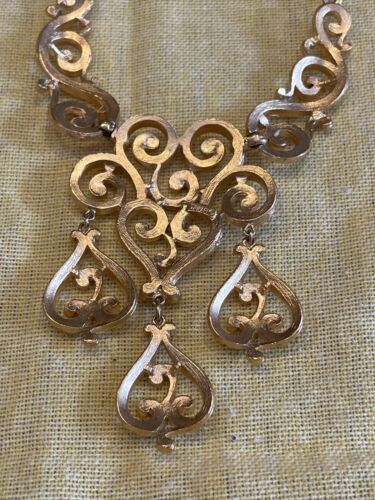 Stunning Signed Vtg TRIFARI Goldtone MODERNIST STYLE DROP Necklace - Picture 7 of 11