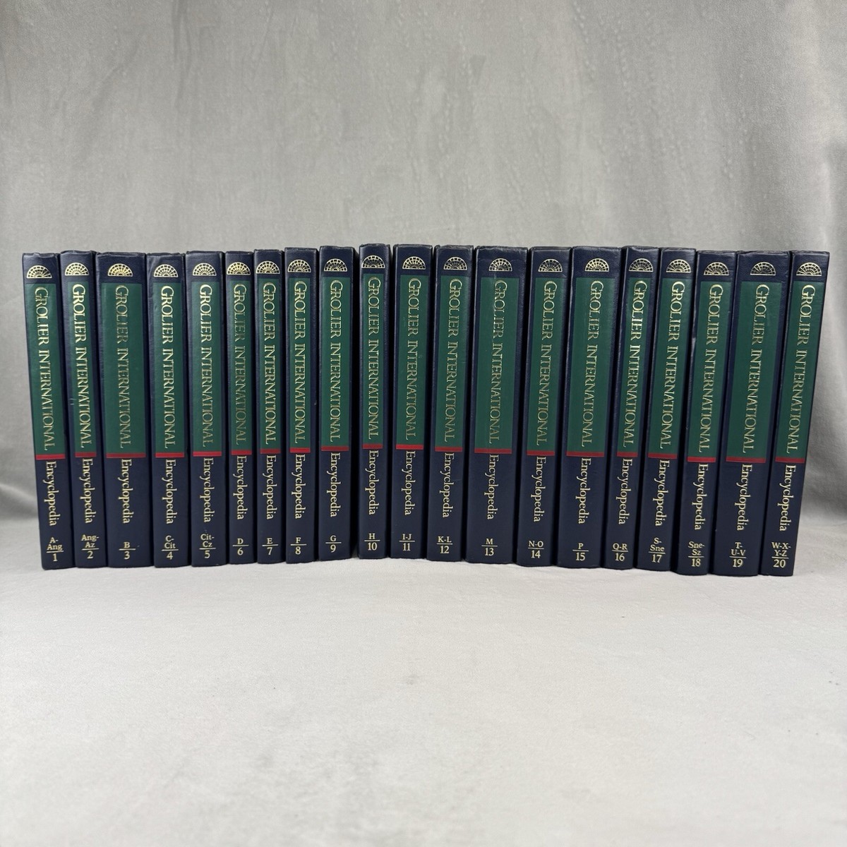 Encyclopedia Set Volumes 1 - 20 Grolier International Deluxe Home