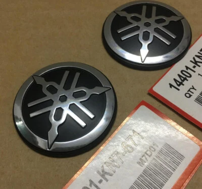 2x 5cm Fuel Gas Tank Fairing Badge Emblem Decal For MT XS R1 R3 R6 R7 YZF Bikes - Bild 1 von 4