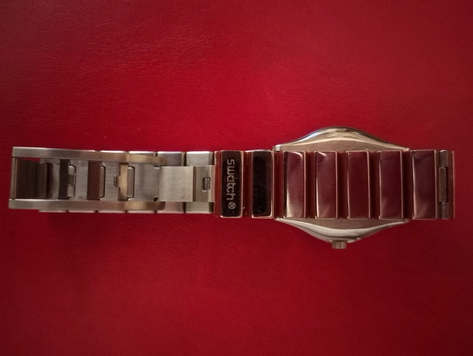 SUPERBE MONTRE FEMME SWATCH IRONY METAL BICOLORE ROUGE/CHROME COMME NEUVE - Photo 3/4