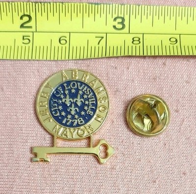 City of Louisville Jerry Abramson Mayor Key Gold Tone Lapel Pin Kentucky