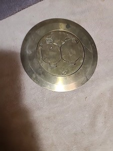 Hubbell D-70240  Low Profile Floor Outlet Box Cover Brass Round Base