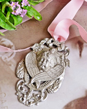 Vintage Engelanhänger Schutzengel  antik 8 cm silberfarben Shabby Putte