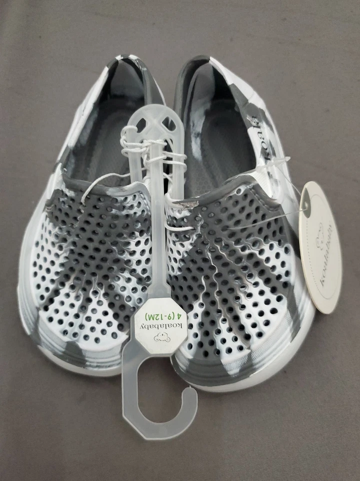 Zapatos zuecos Koalababy talla 4 (9-12mos) gris/blanco sin cordones nuevos con etiquetas Foto 2 de 4