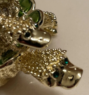 Vintage Stacked TURTLE Jeweled Trinket Box Beautiful Magnetic Clasp