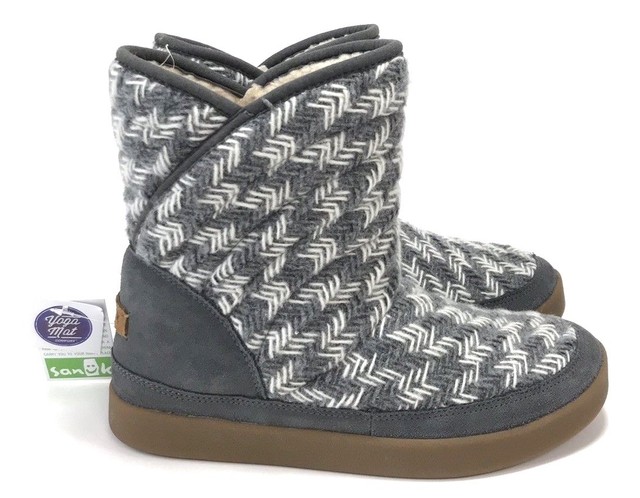 sanuk snow boots