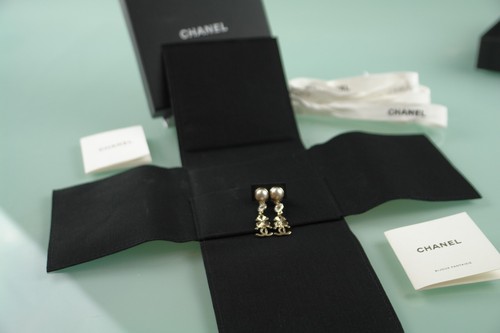 Chanel Euro Italy B22 CC Logo Pearl Crystal Earrings Ear Rings Box Mint Unused - Picture 4 of 17