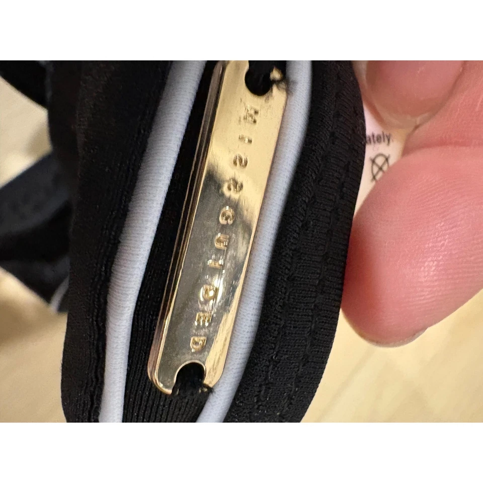 Traje de baño Missguided negro parte inferior de bikini corte alto blanco forrado Foto 4 de 4