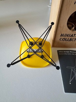 置物 chair shell Eams Museum Design Vitra 置物