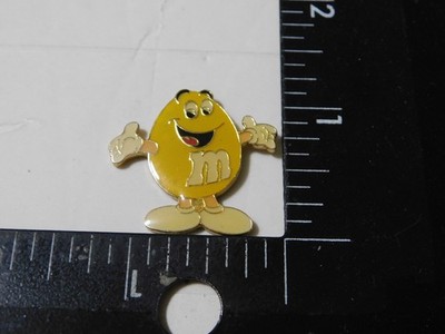 1996 MARS CANDY BRAND M&M YELLOW GUY CHARACTER PIN