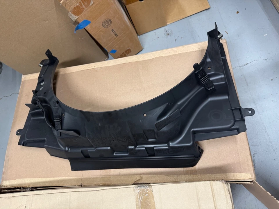 08-10 Ford F250 Super Duty 6.4L V8 Engine Lower Radiator Fan Shroud 7C3Z8146E - Imagem 2 de 4