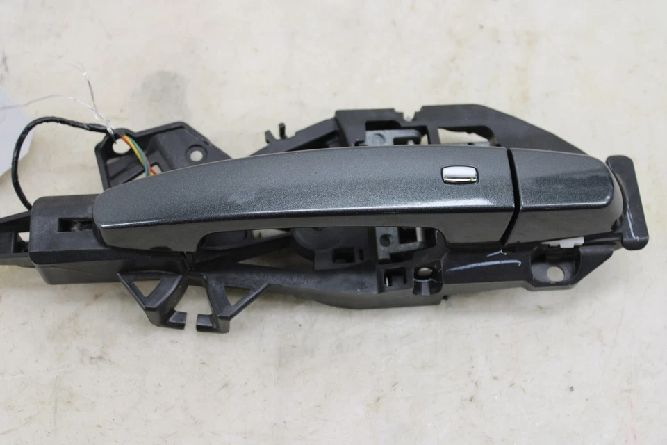 2016-2024 Chevrolet Camaro Right Exterior Door Handle OEM KQ74 - Image 4 of 4