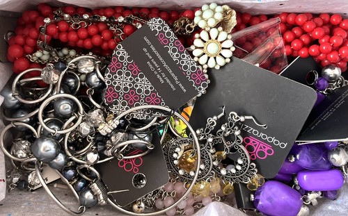 Jewelry Lot Wearable Resell Fashion Costume 40 Pc Many With Tags Dress-up Craft - Picture 2 of 5