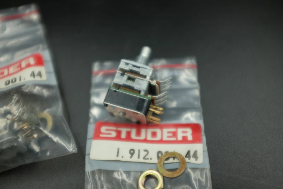 STUDER 1.912.001.44 Potentiometer 2x10K pos.log. with Switch NEW / NOS A900  - Image 3 of 4