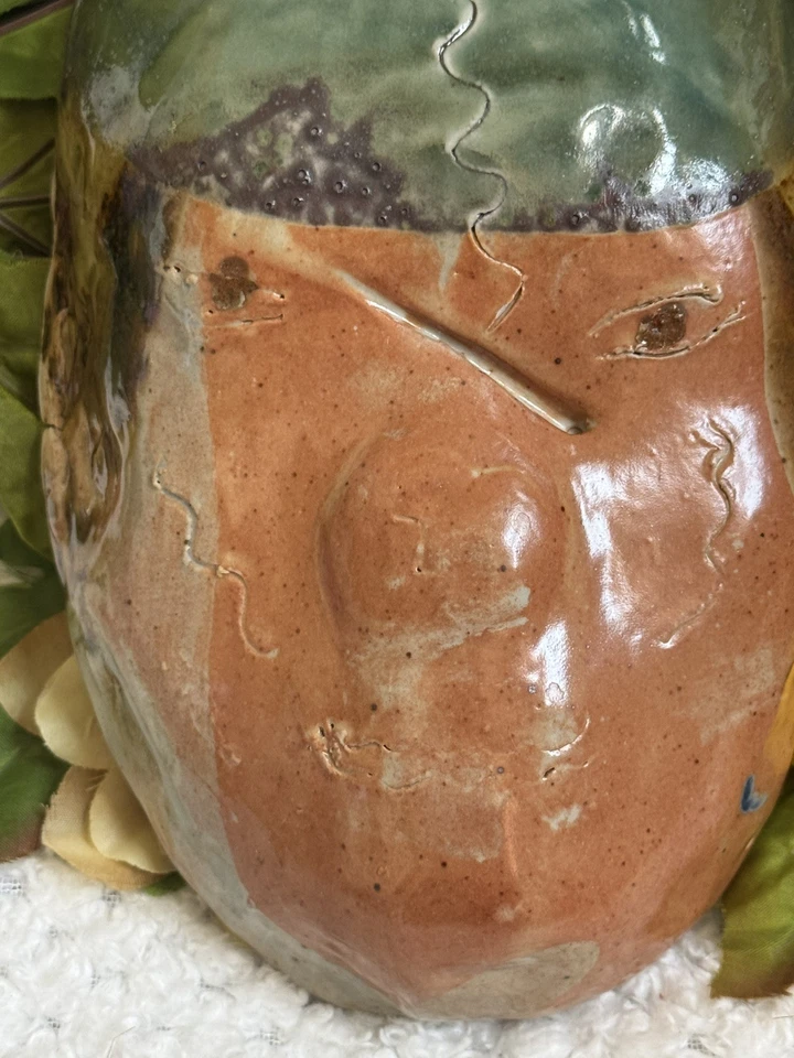 "Máscara facial de cerámica de estudio hecha a mano escultura de pared - terracota verde abstracta 8""" Foto 3 de 4