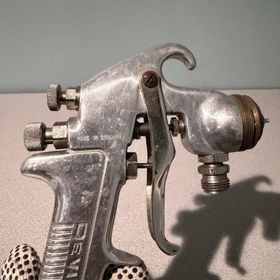 DeVilbiss- JGV 560  Pressure Paint spray gun EUC