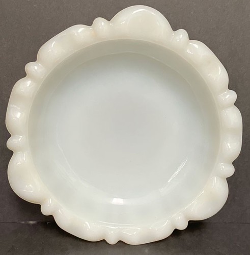 VINTAGE 5" MILK GLASS ASHTRAY TRINKET JEWELRY DISH - Picture 2 of 4