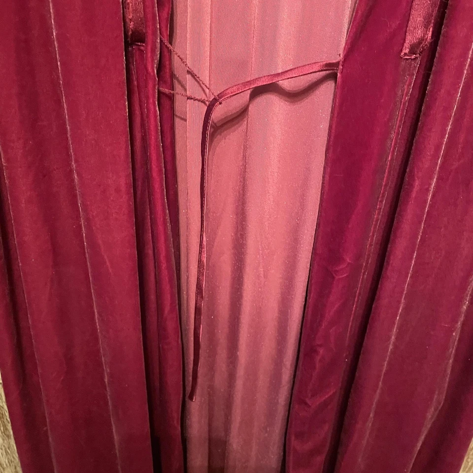 Bata vintage Oscar De La Renta etiqueta rosa para mujer 2XL terciopelo borgoña con cinturón Foto 3 de 4