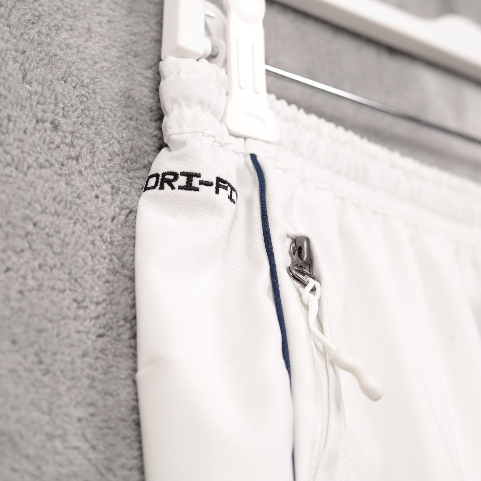 NIKE Dri-FIT Track Club Challenger White Running Pants Mens Sz M thumbnail 8