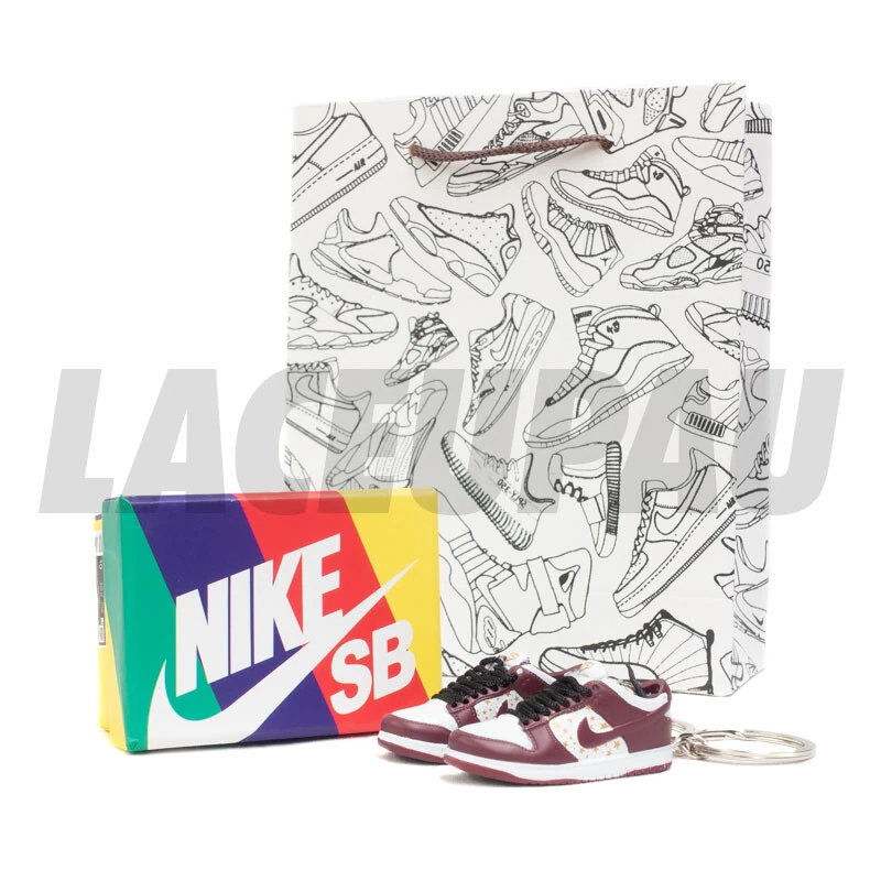 SB Dunk Low Supreme Stars Barkroot Brown Sneaker 3D Keychain Pack + Bag ShoeBox