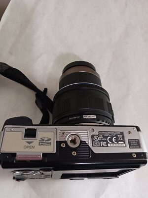 Olympus PEN E-PL1 12.3MP 14-42mm M.Zuiko Lens + Charger & Two