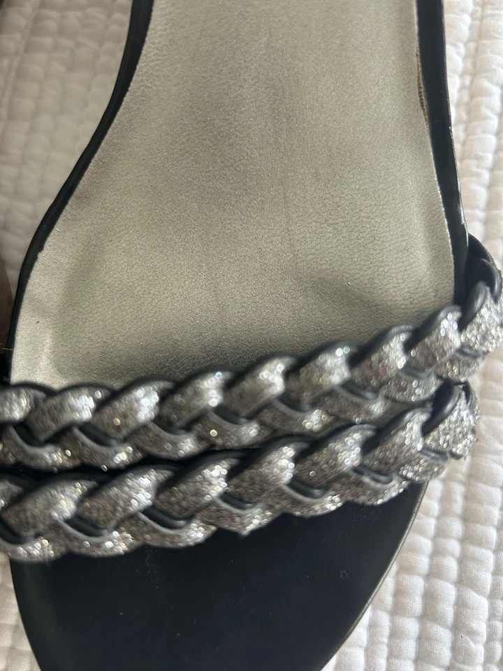 Sandalias de cuña Unisa para mujer negras y plateadas con tiras de corcho 4 pulgadas talla 8 Foto 4 de 4