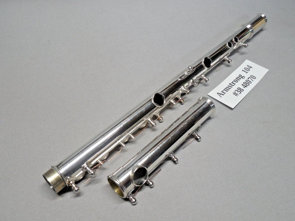 Flauta plateada Armstrong 104 con estuche - almohadillas nuevas, pulidas - reacondicionadas Foto 4 de 4